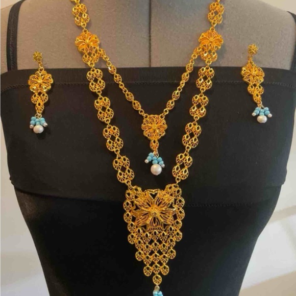 Elegant Gold and Blue Jewelry Set - Picture 1 of 6